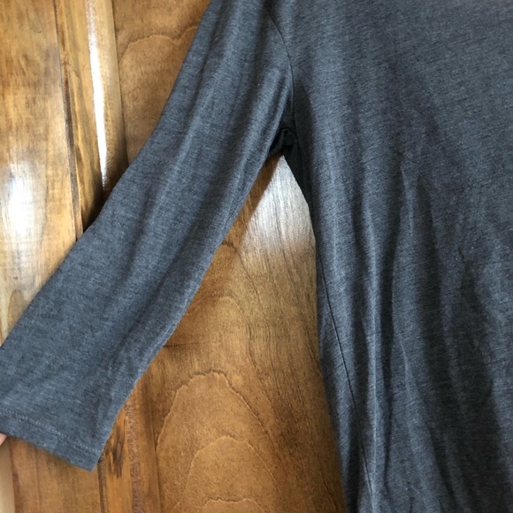 American Eagle Grey Top - Picture 2 of 6